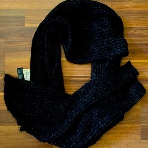 Brand NEW! Forever 21 Unisex winter scarf 🧣